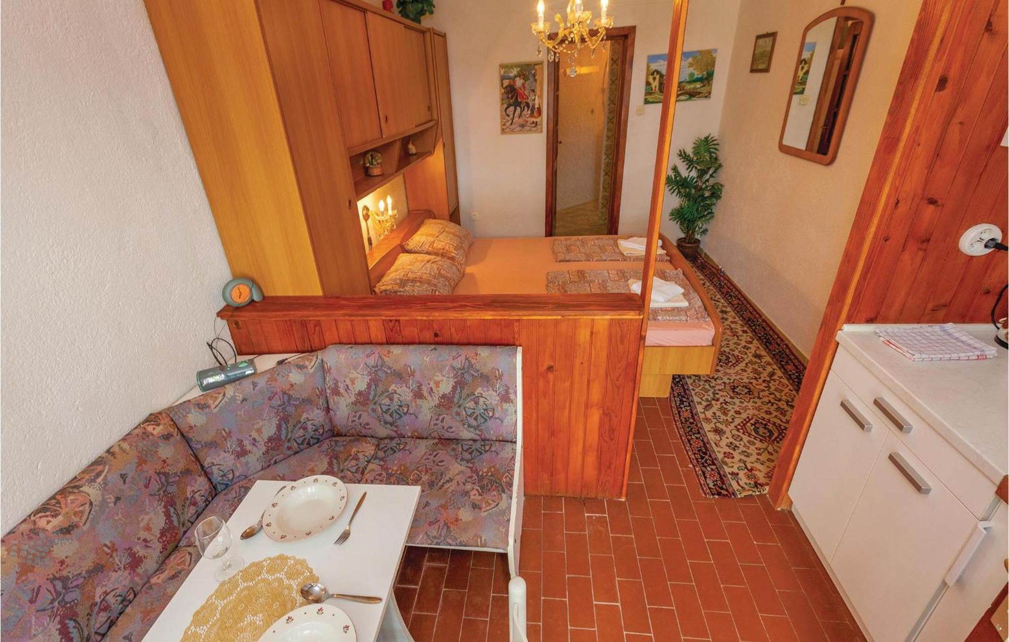 Stunning Apartment In Crikvenica With Kitchen Luaran gambar