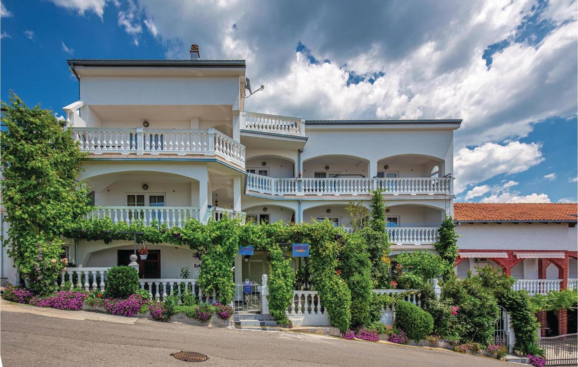 Stunning Apartment In Crikvenica With Kitchen Luaran gambar