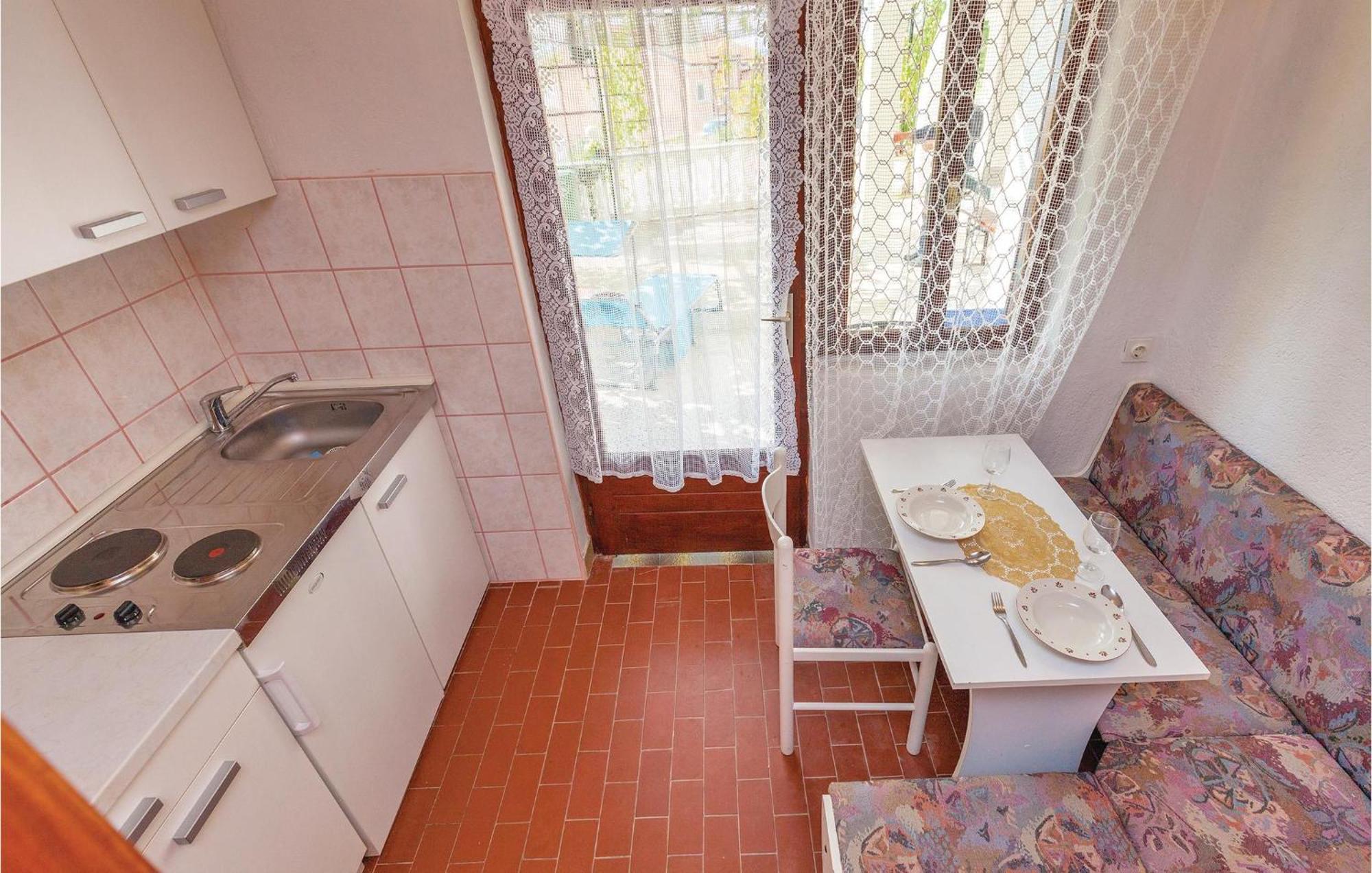 Stunning Apartment In Crikvenica With Kitchen Luaran gambar
